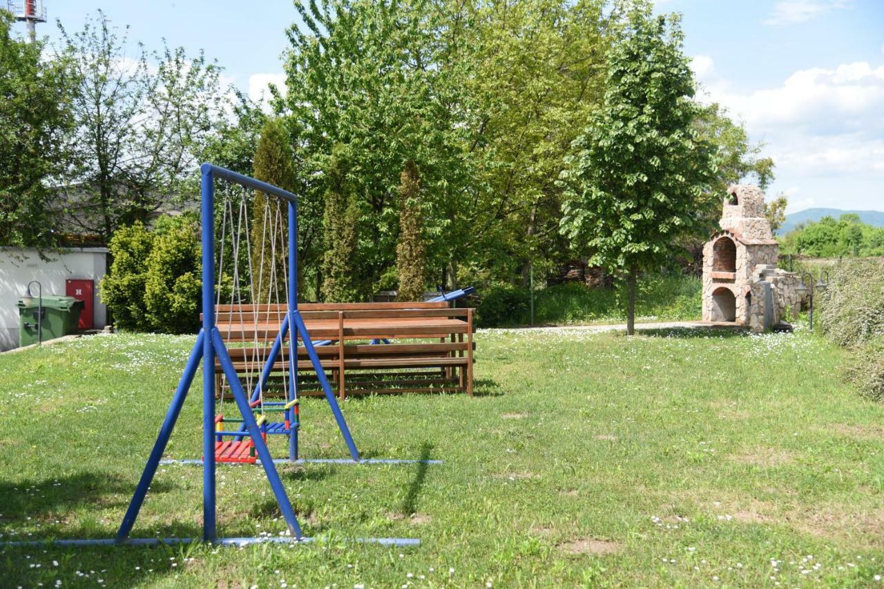 Apartmani - Vila Kovilje Banja Koviljača エクステリア 写真